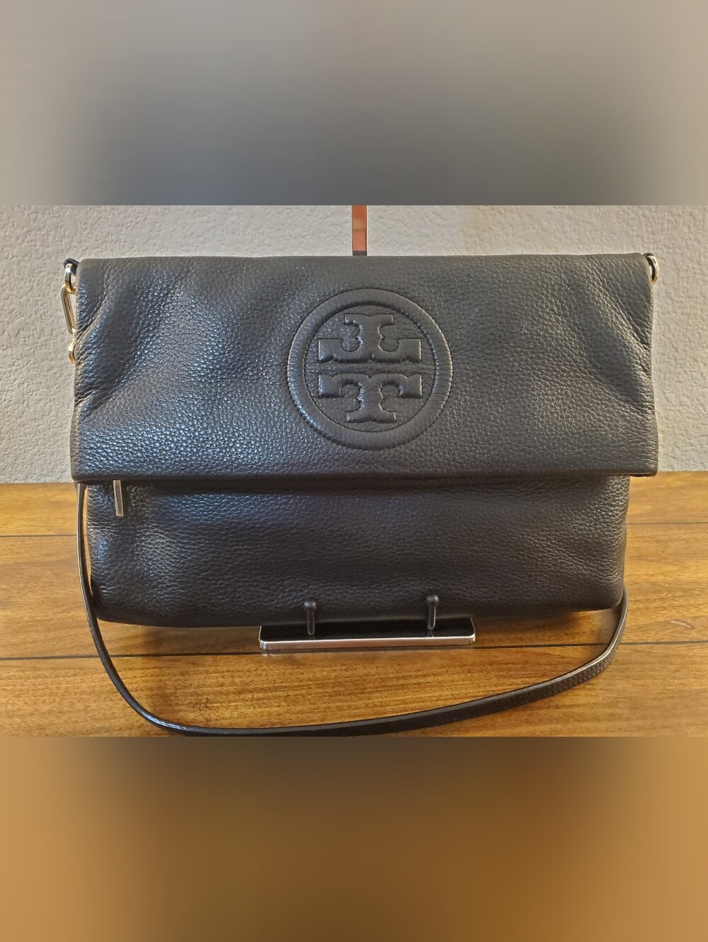 TORY BURCH LEATHER FOLDOVER CROSSBODY BAG IN PERFECT LIKE NEW CONDITION!